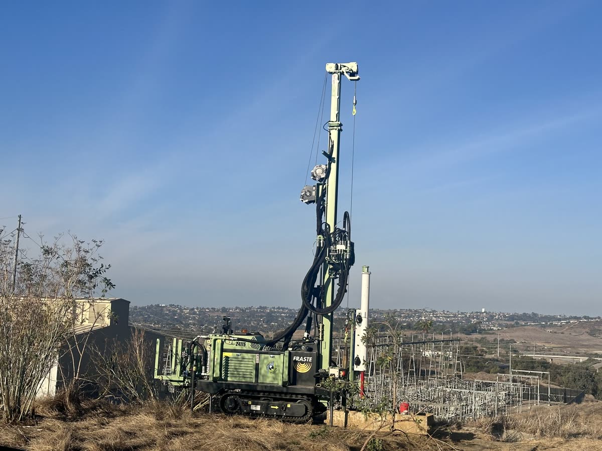 Fraste PL-G Mantis Multidrill track rig on a hillside