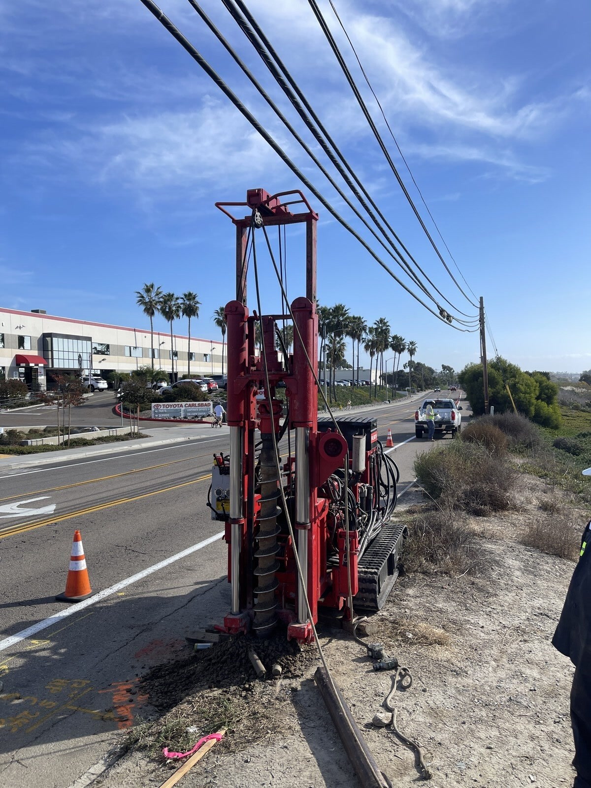 Mole low-overhead track drilling rig
